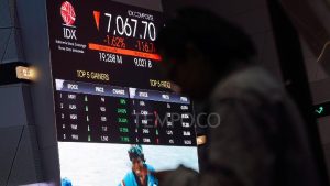 IHSG Melemah, Saham Tambang Tertekan | Equityworld EWF Medan