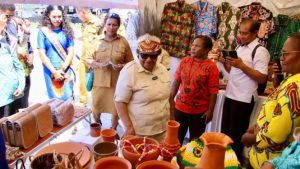 Dorong Penguatan Ekonomi Kreatif, Wamendagri Ribka Buka Pasar Murah dan Pameran UMKM di Papua | EQUITYWORLD SEMARANG | Equityworld EWF Medan