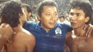 Mengenang Bertje Matulapelwa, Legenda Ambon yang Mengukir Momen Emas Bersejarah Timnas Indonesia | EQUITYWORLD SEMARANG | Equityworld EWF Medan