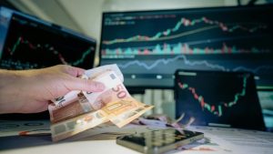 Piala Dunia Datang 4 Tahun Sekali, IHSG Bikin Deg-Degan Tiap Hari | Equityworld EWF Medan