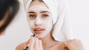 Wajah Harus Tetap Glowing, Ini 3 Cara Irit Skincare dan Makeup di Tengah Kondisi Ekonomi Sulit | EQUITYWORLD SEMARANG | Equityworld EWF Medan