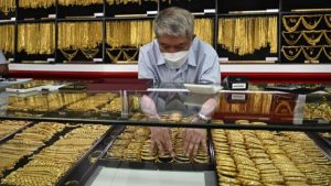 Emas Warisan Sebaiknya Disimpan atau Dijual? Ini 7 Hal yang Perlu Anda Pertimbangkan Sebelum Mengambil Keputusan | EQUITYWORLD SEMARANG | Equityworld EWF Medan